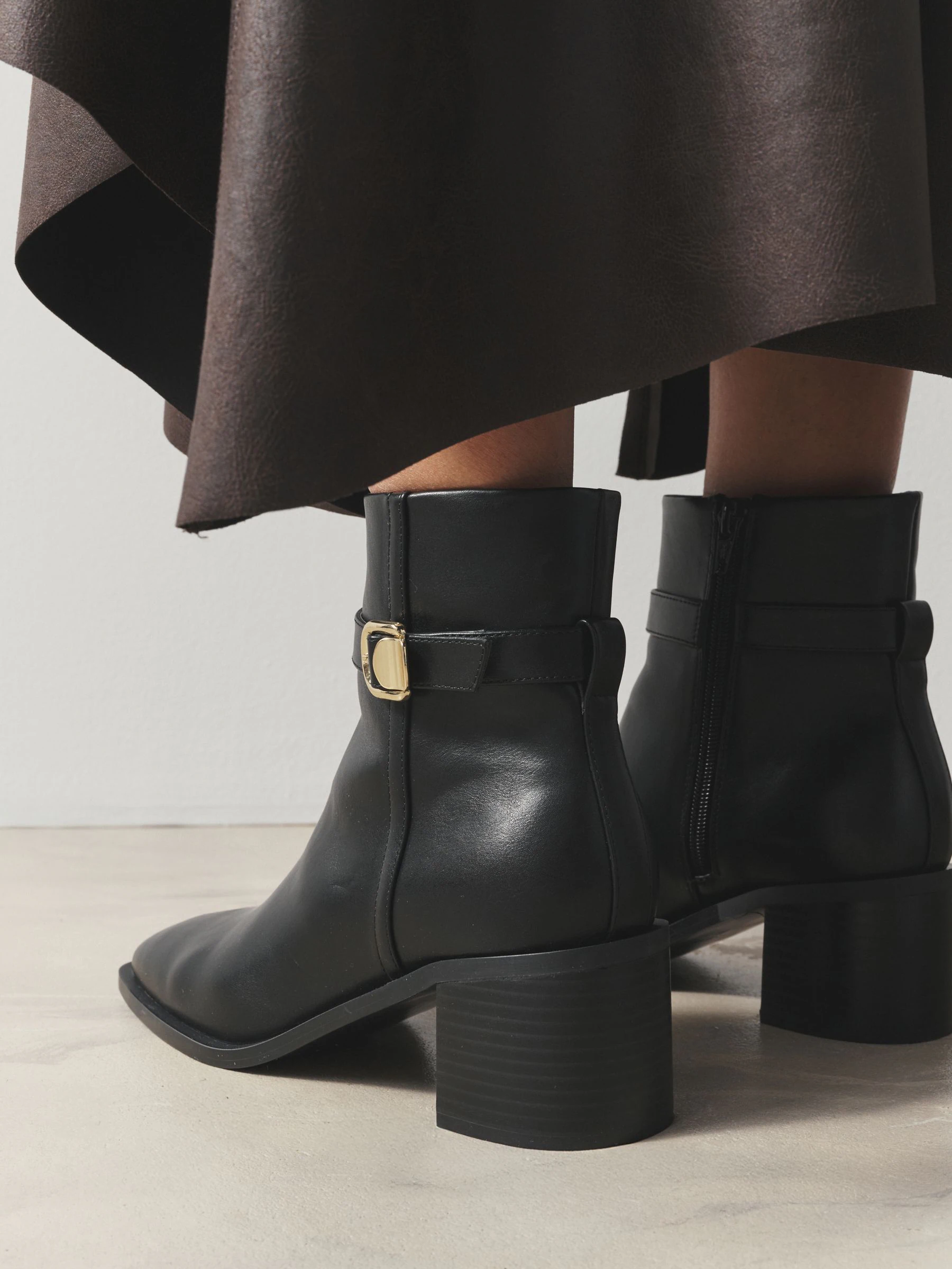 Zwart - Forever Comfort® Buckle Trim Block Heel Ankle Boots