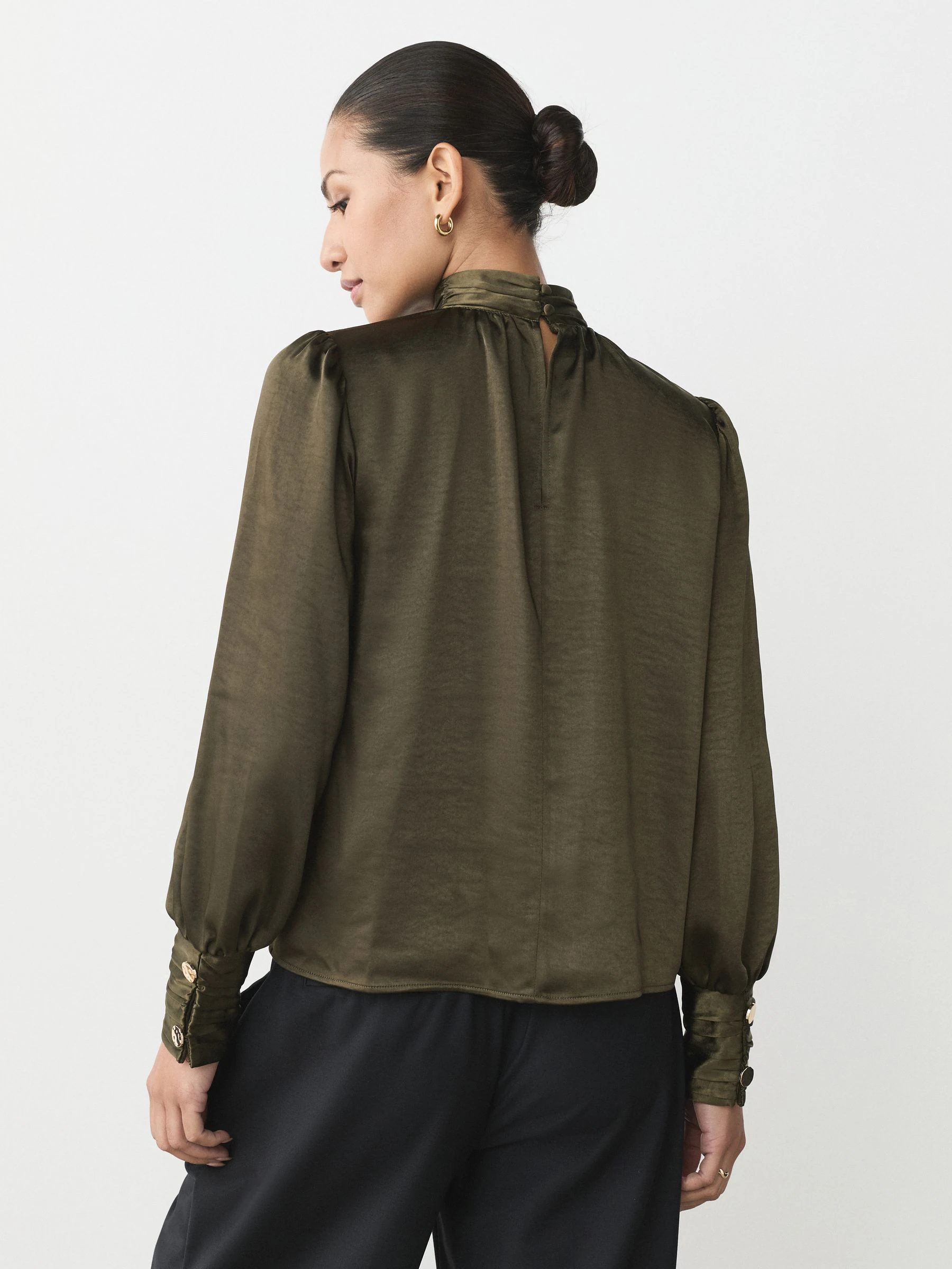 Kakigroen - Gold Hardware Long Sleeve Satin Blouse