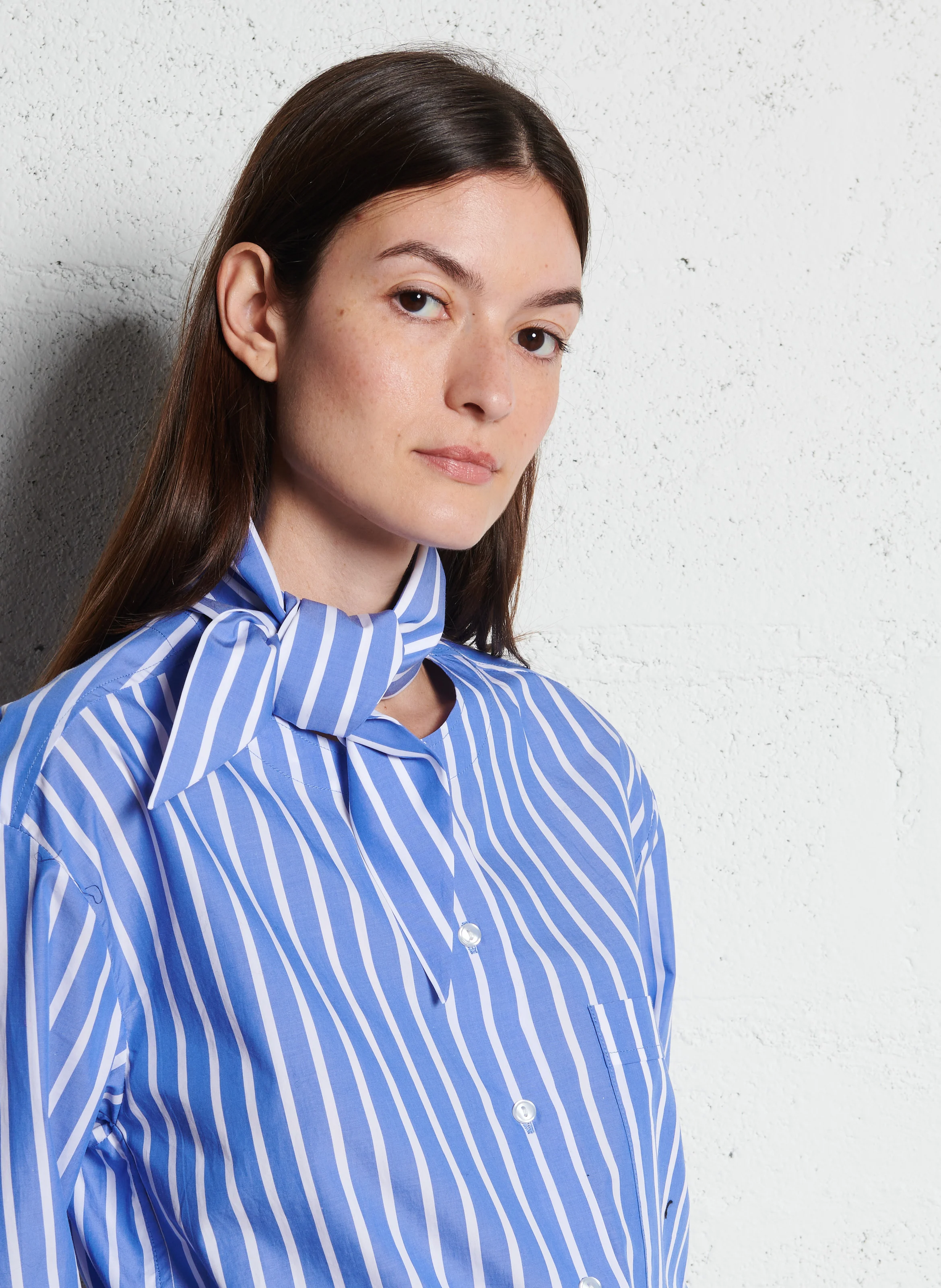 CUMAB - Chemise droite col rond en coton | Bleu