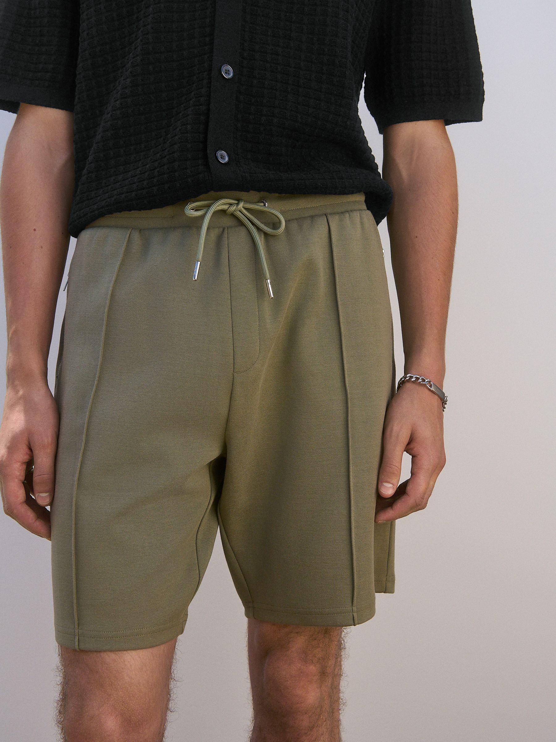 Kakigroen - Slim-fit jersey shorts met slimme ritszakken