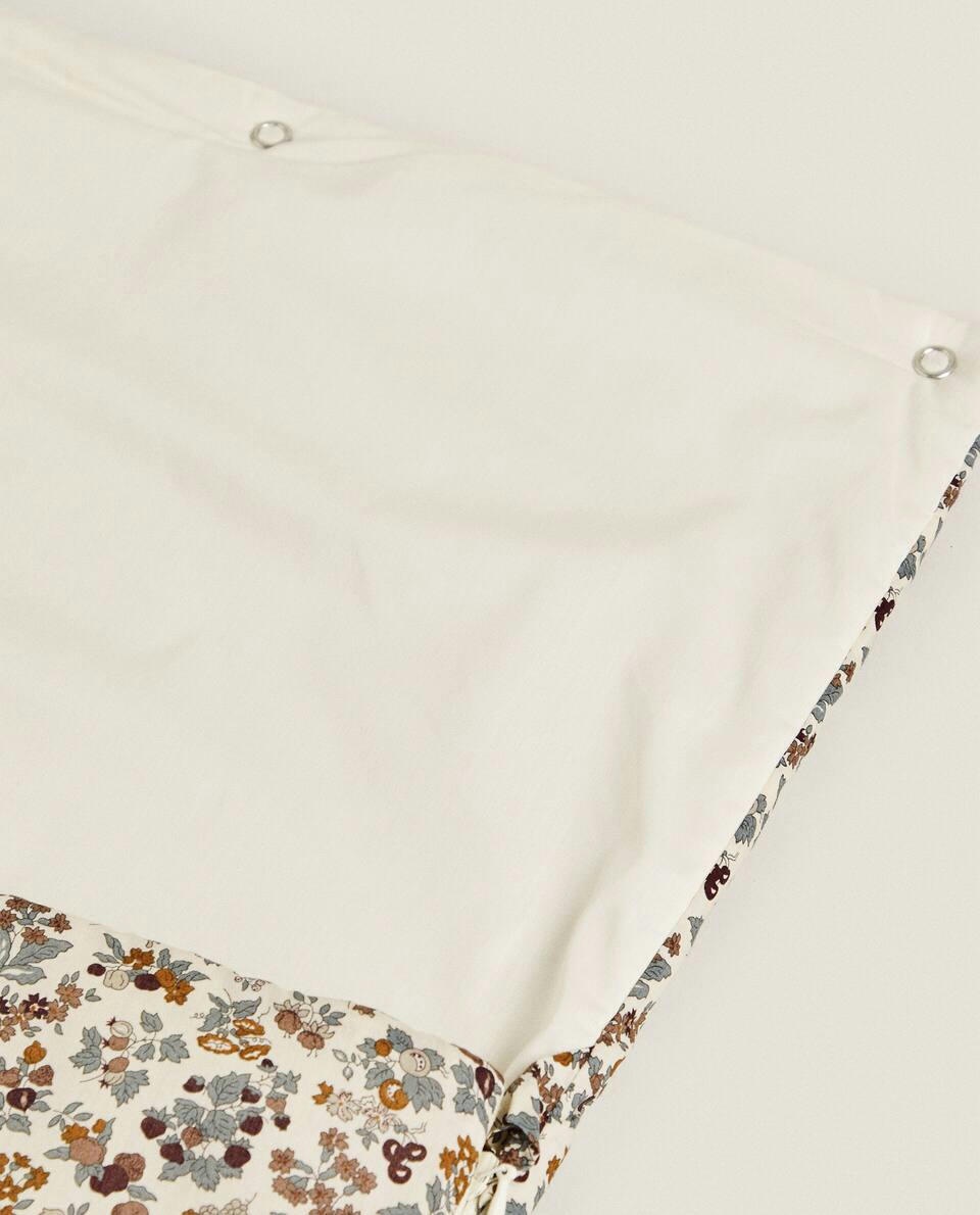 Saco de dormir infantil com estampa floral