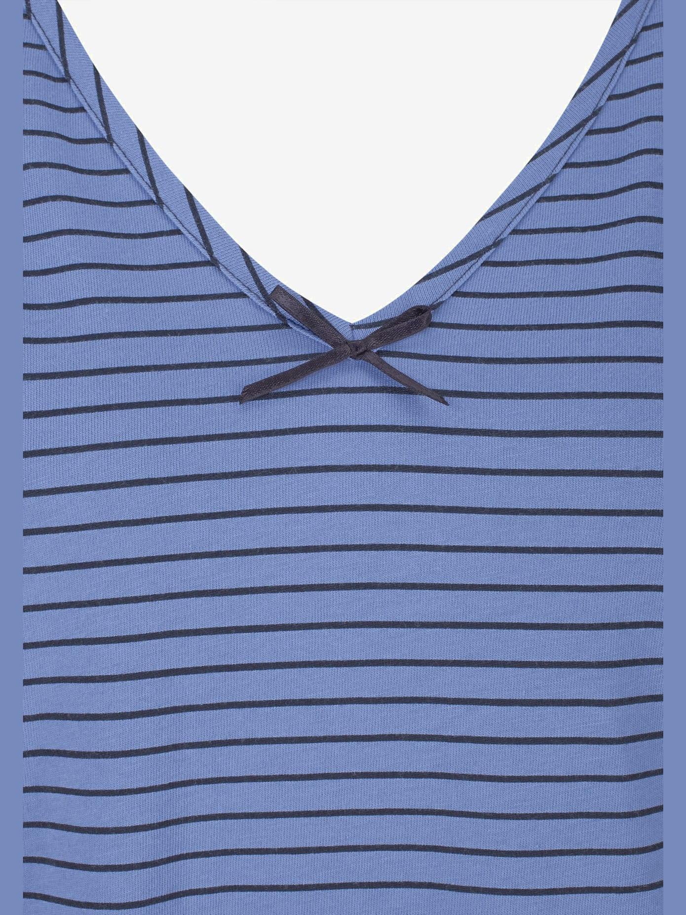 Chemise de nuit coupe courte et rayures tendance
