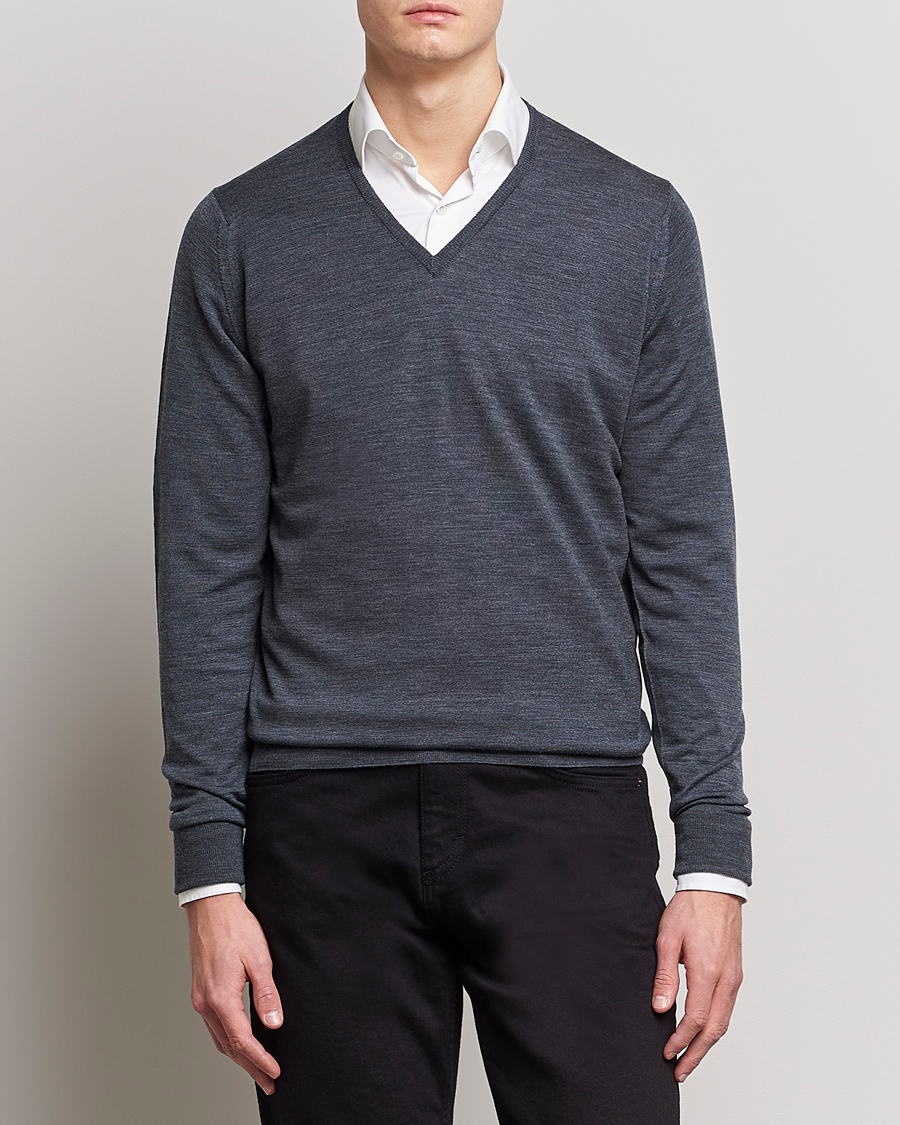 John Smedley Bobby Extra Fine Merino V-Neck Pullover Charcoal