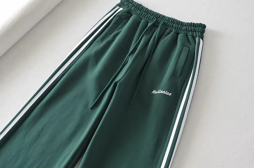 Reknovine - Wijde joggingbroek met trekkoord en gestreepte letters