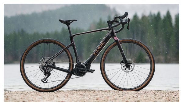 Vélo de Gravel Électrique Cube Nuroad Hybrid C:62 SLT 400X Sram Force eTap AXS/Sram XX SL Eagle AXS 12V 400 Wh 700 mm Violet Orange Solareclipse 2025