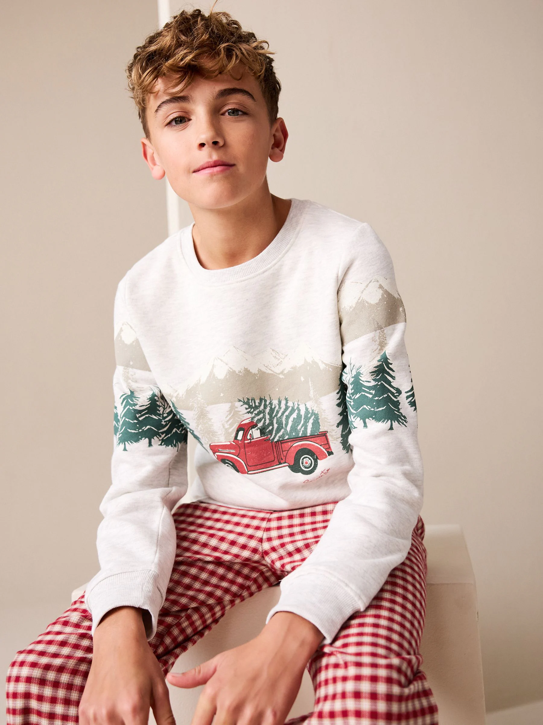 Rood met voertuig - Bijpassende familie Kerstmis Sweatshirt en flanellen Pyjama's (1.5-16jaar)