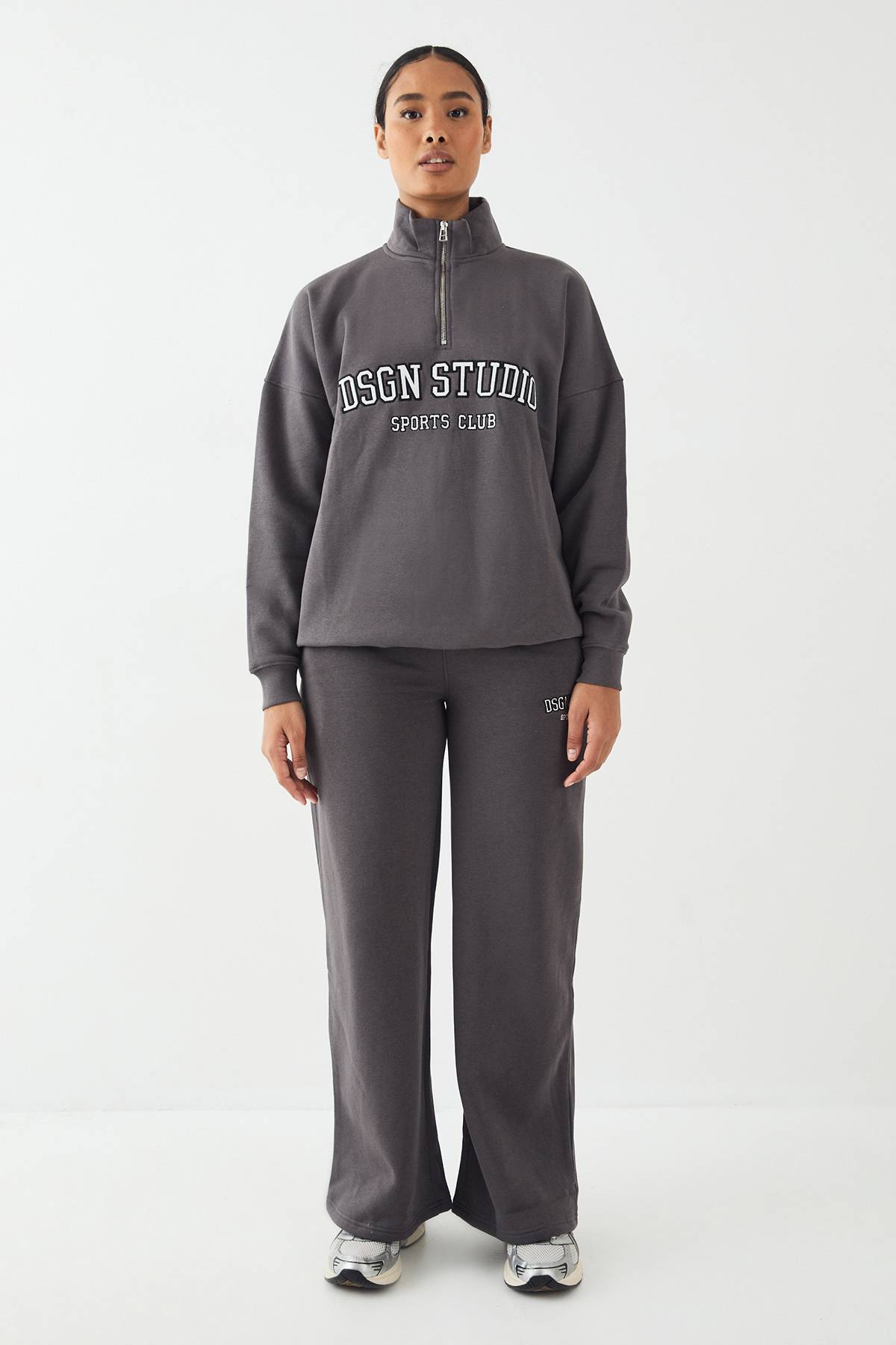 Jogging Jambe Droite Avec Appliqué Petite Taille Dsgn Studio