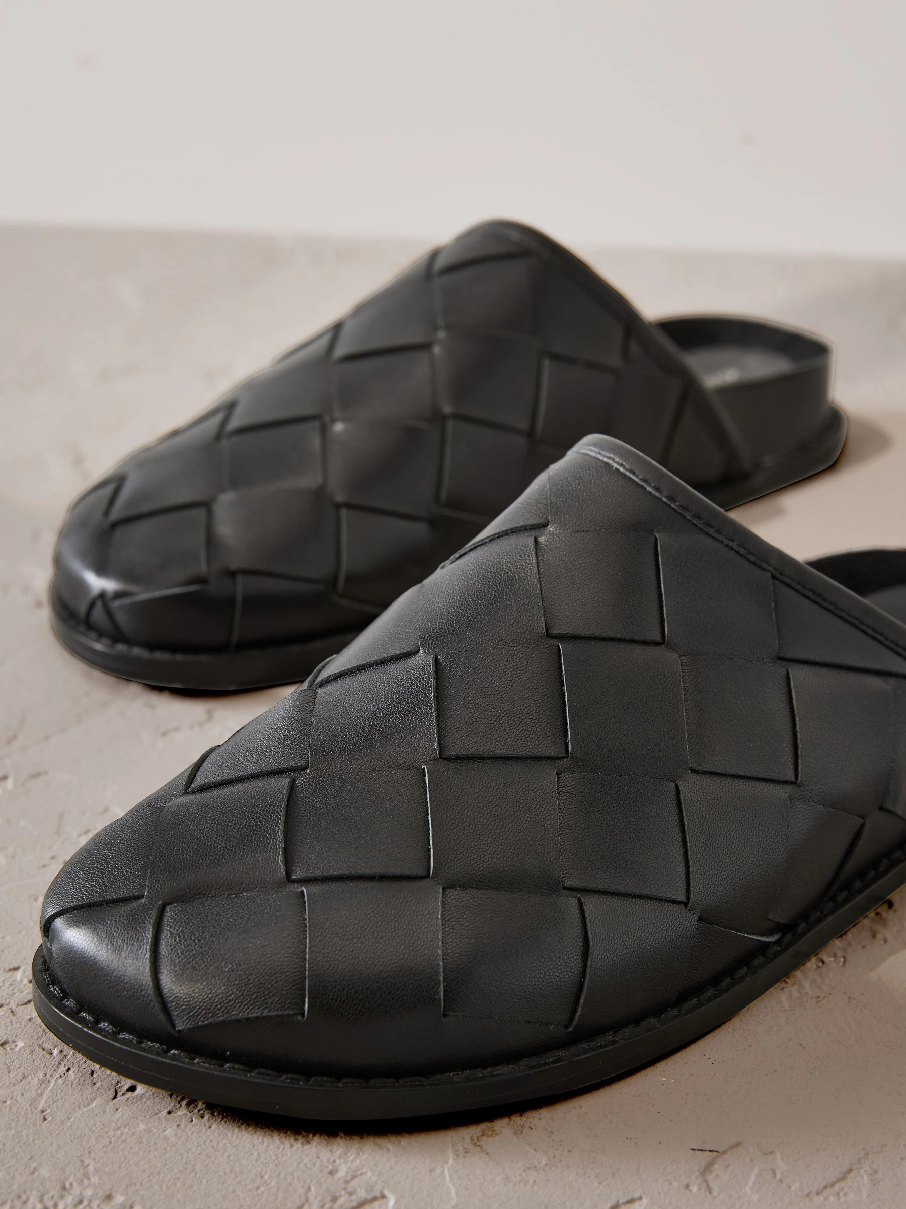 Zwart - Signature Premium Leather Weave Footbed Mules