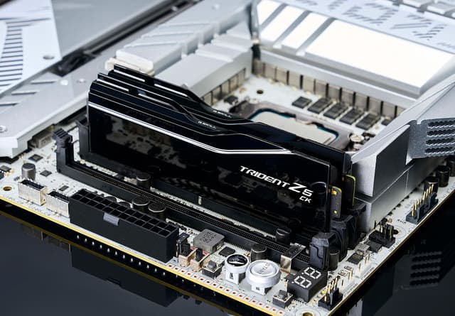 G.SKILL Trident Z5 CK 48GB DDR5 RAM 8.800 MT/s CL42 (svart)