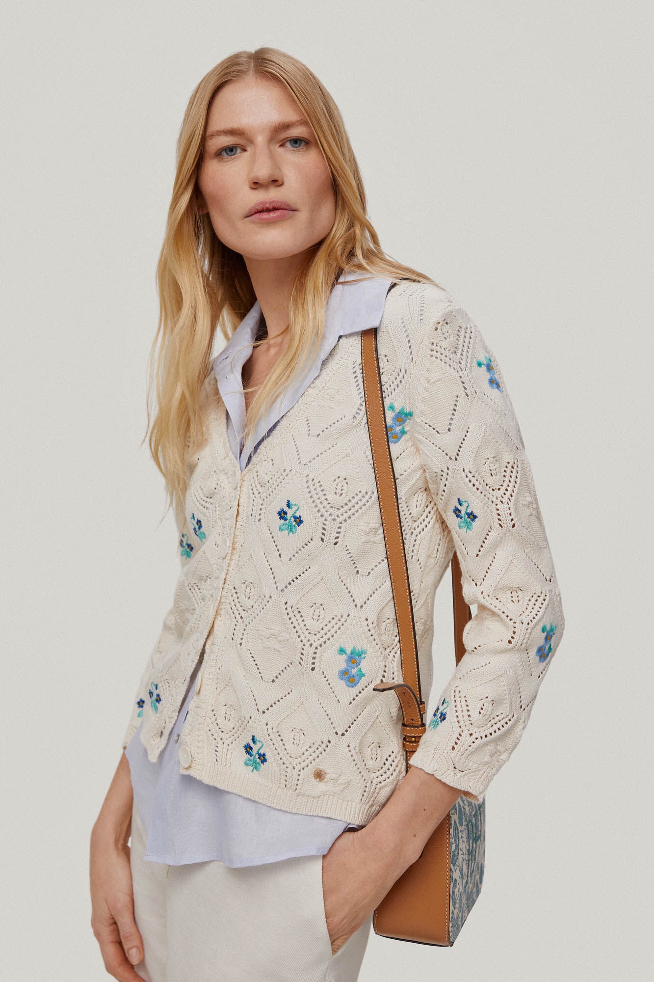 Chaqueta bordada flores - Bege