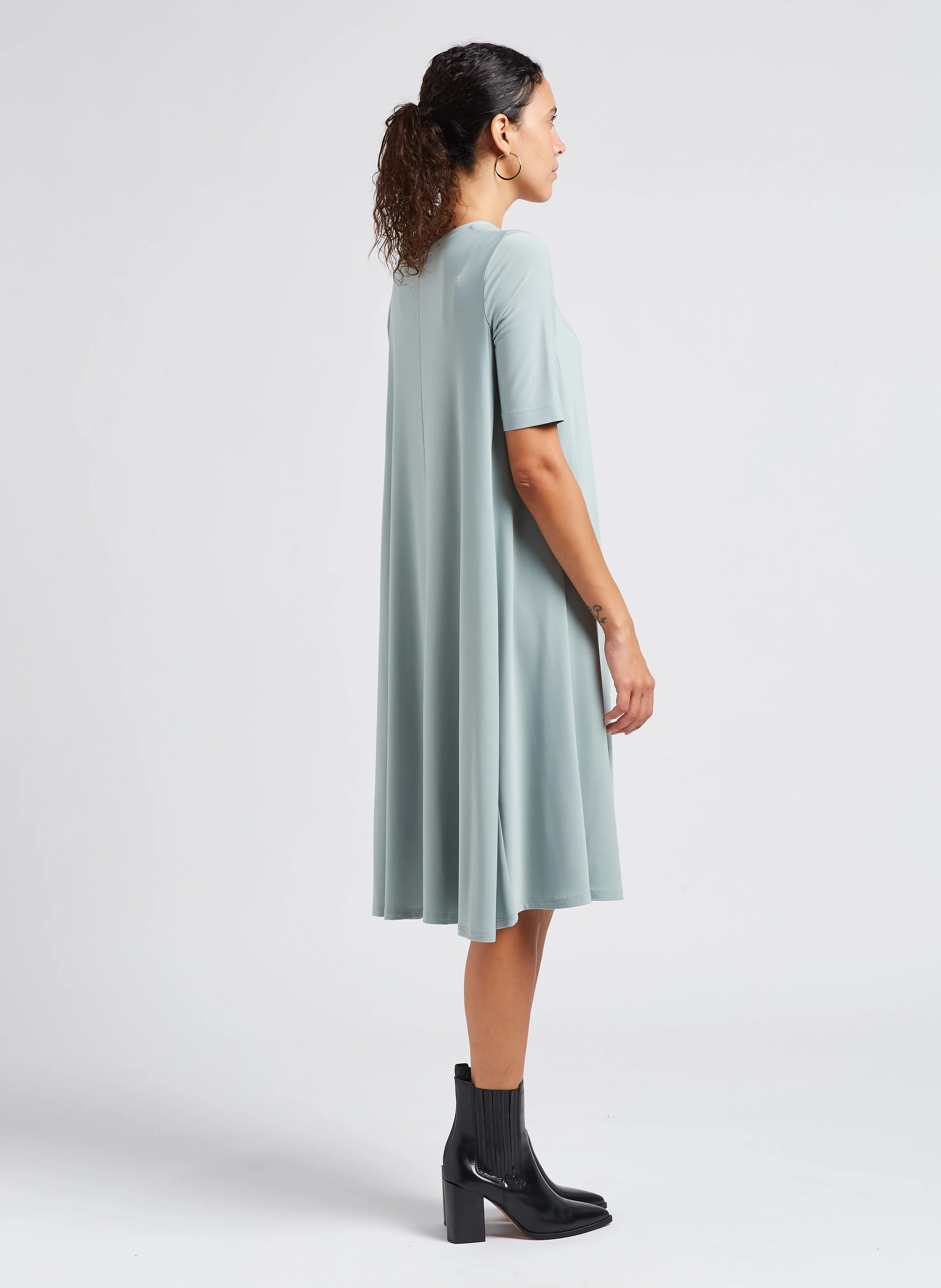 LEMBO - Robe midi droite à encolure V | Vert