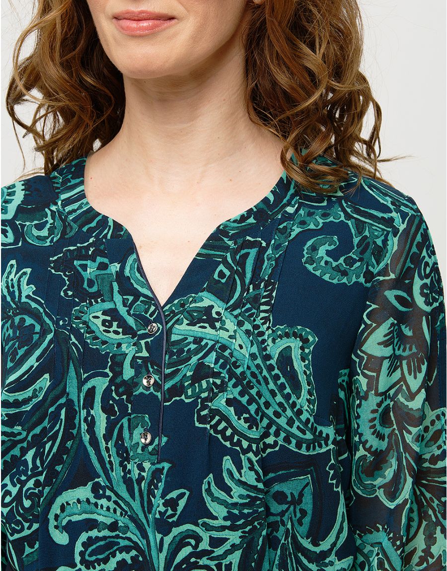 Robe verte voile à motif