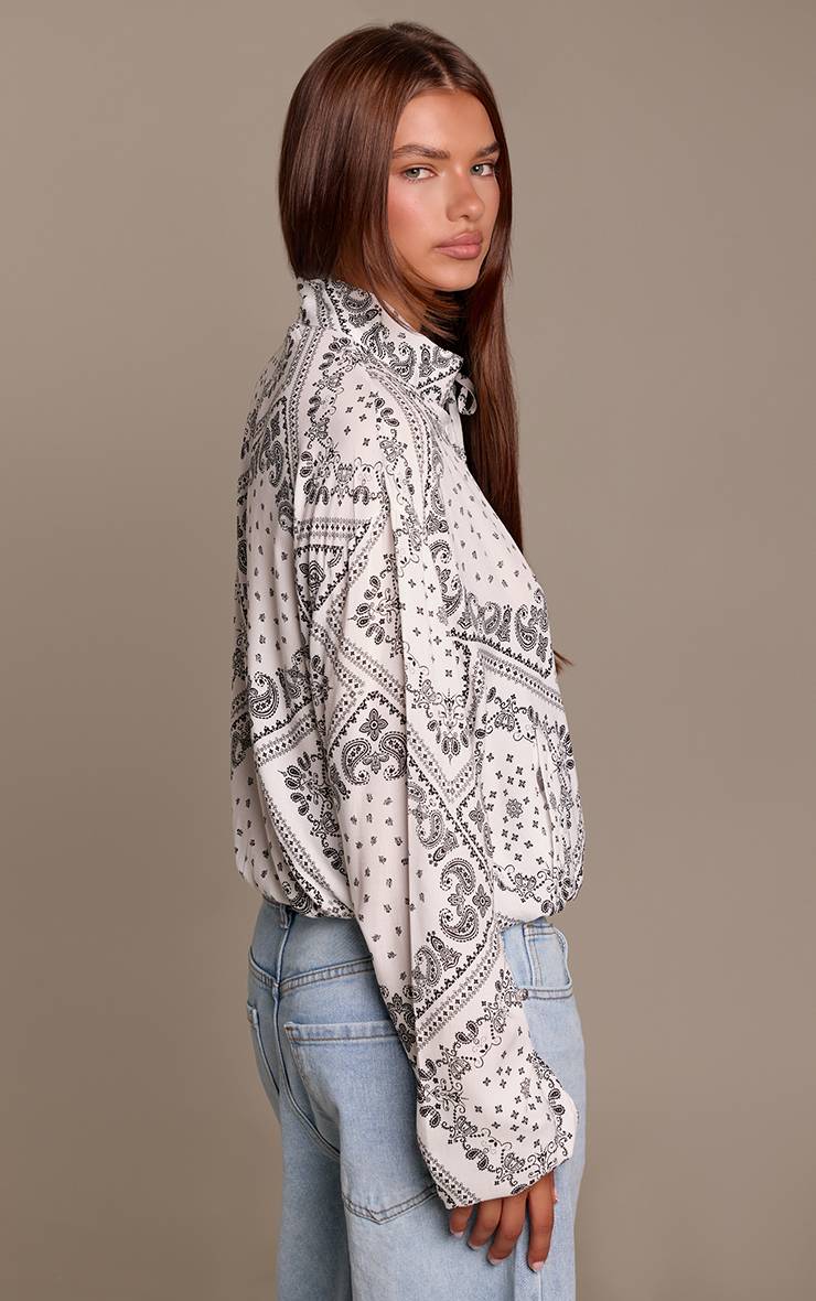 Blanc Chemise À Manches Longues Col Montant Avec Détail Nœud Motif Paisley