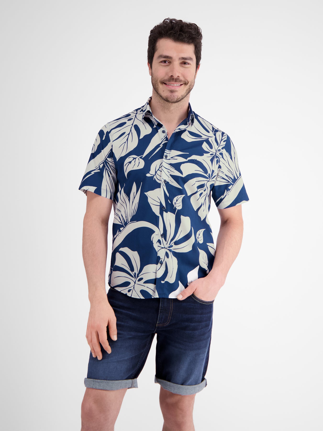 Kurzarmhemd im Hawaiian-Style