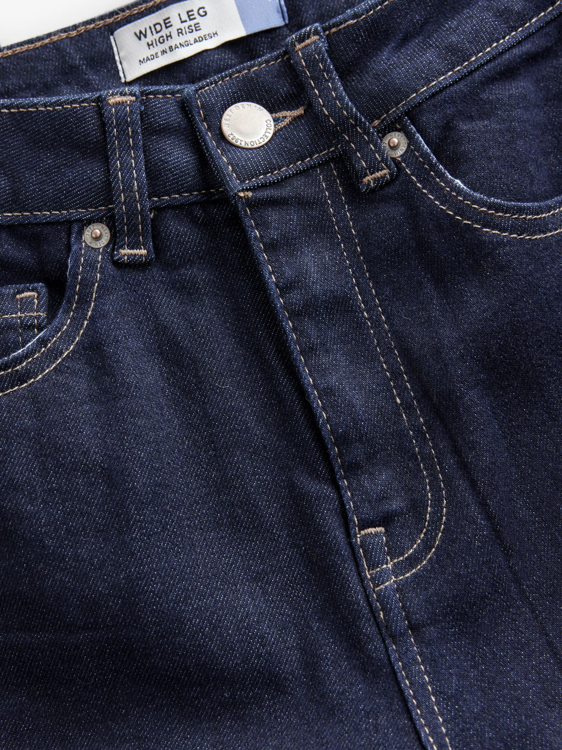 Blauw met wassing - Jeans met zandloperpasvorm en wijde pijpen