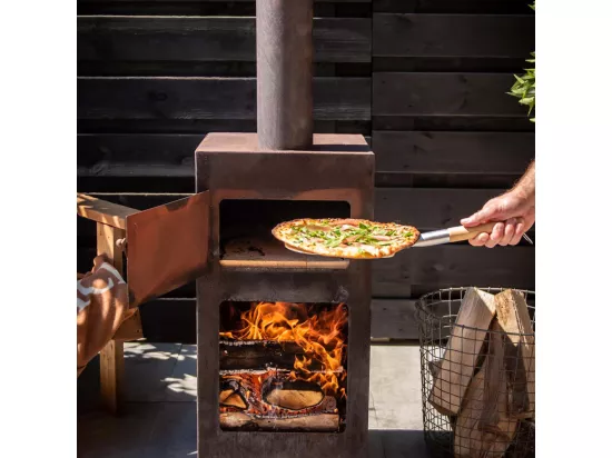 Cheminée d'extérieur avec four à pizza intégré Rouillé