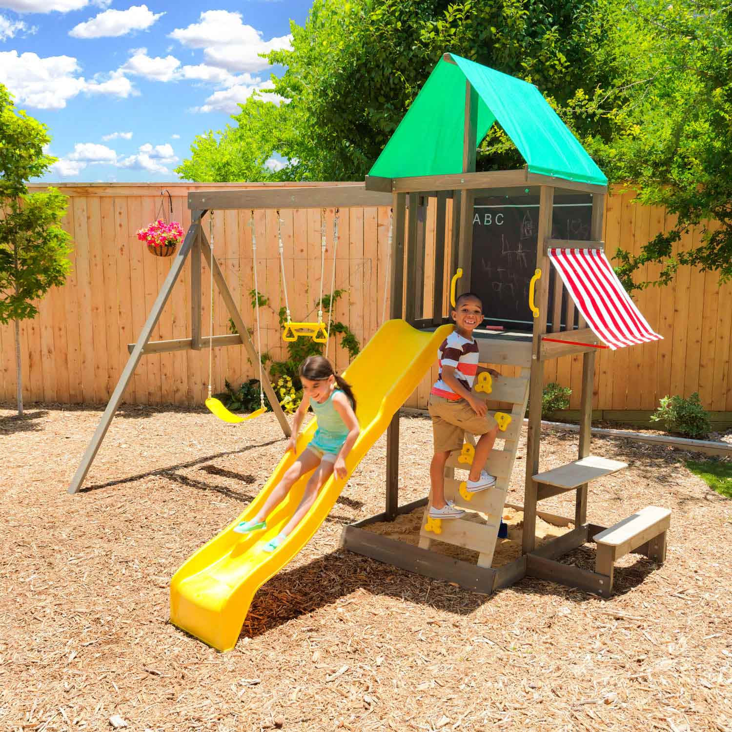 KidKraft Houten Speelhuis met Schommels en Glijbaan