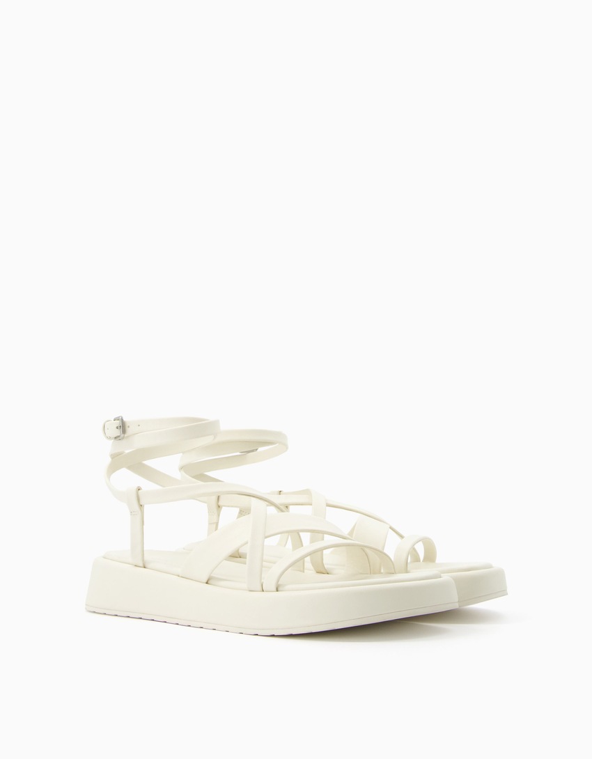 Sandálias rasteiras de plataforma com tira no tornozelo
