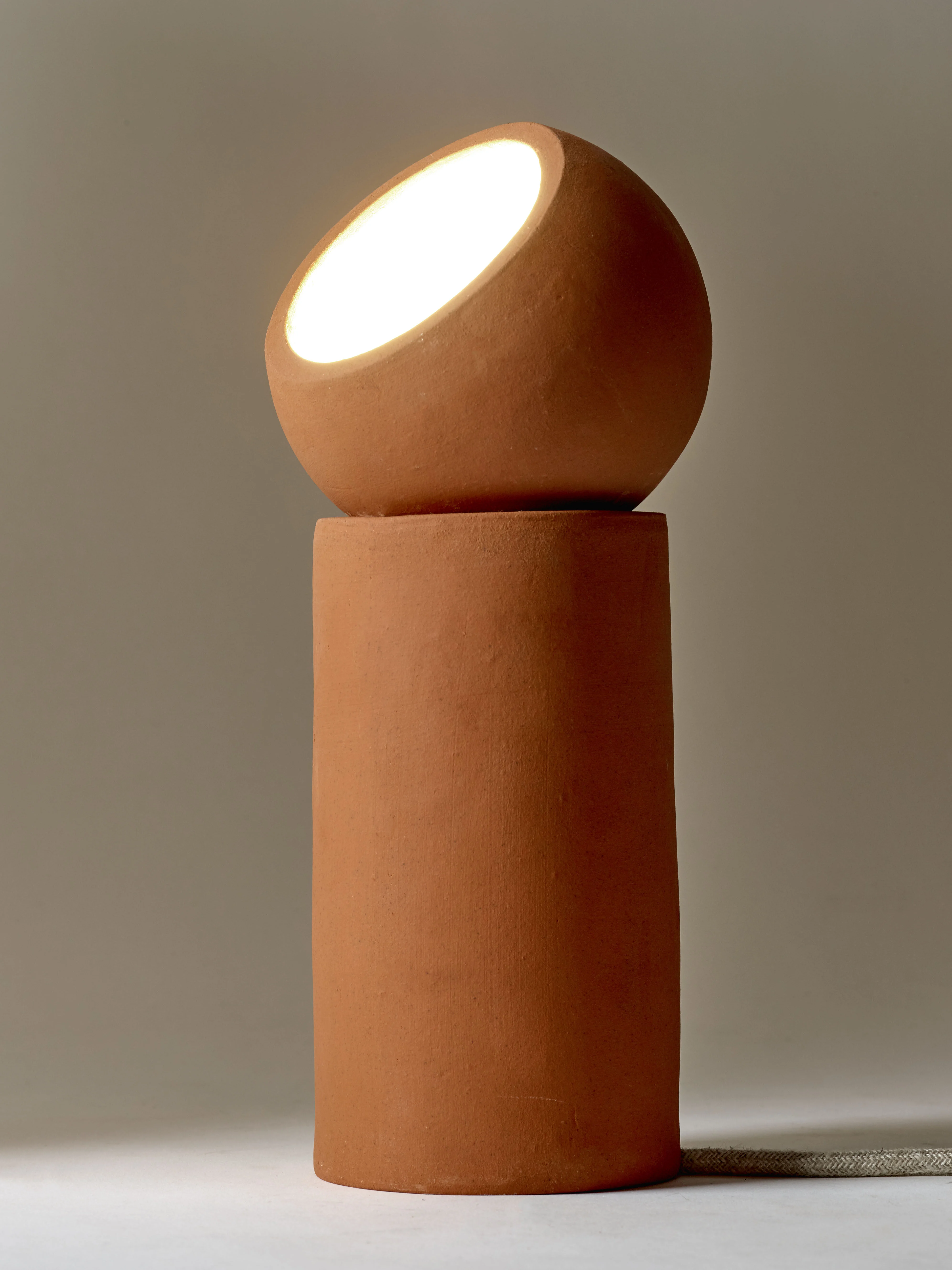TERRA MEDIUM - Lampe de table céramique | Rouge