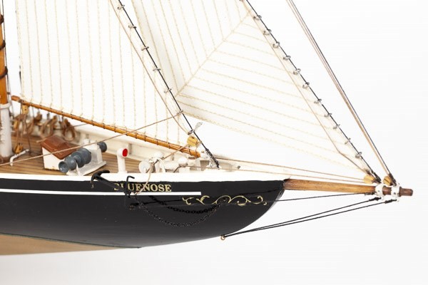 Billing Boats - Bluenose II - Wooden hull (428350)