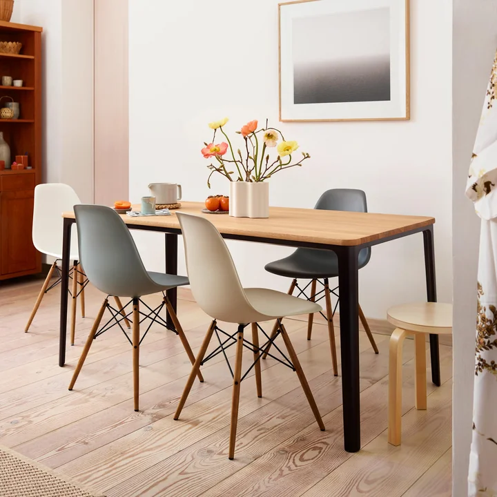 Vitra - Eames Plastic Side Chair DSW RE, Esche honigfarben / baumwollweiss (Filzgleiter basic dark)