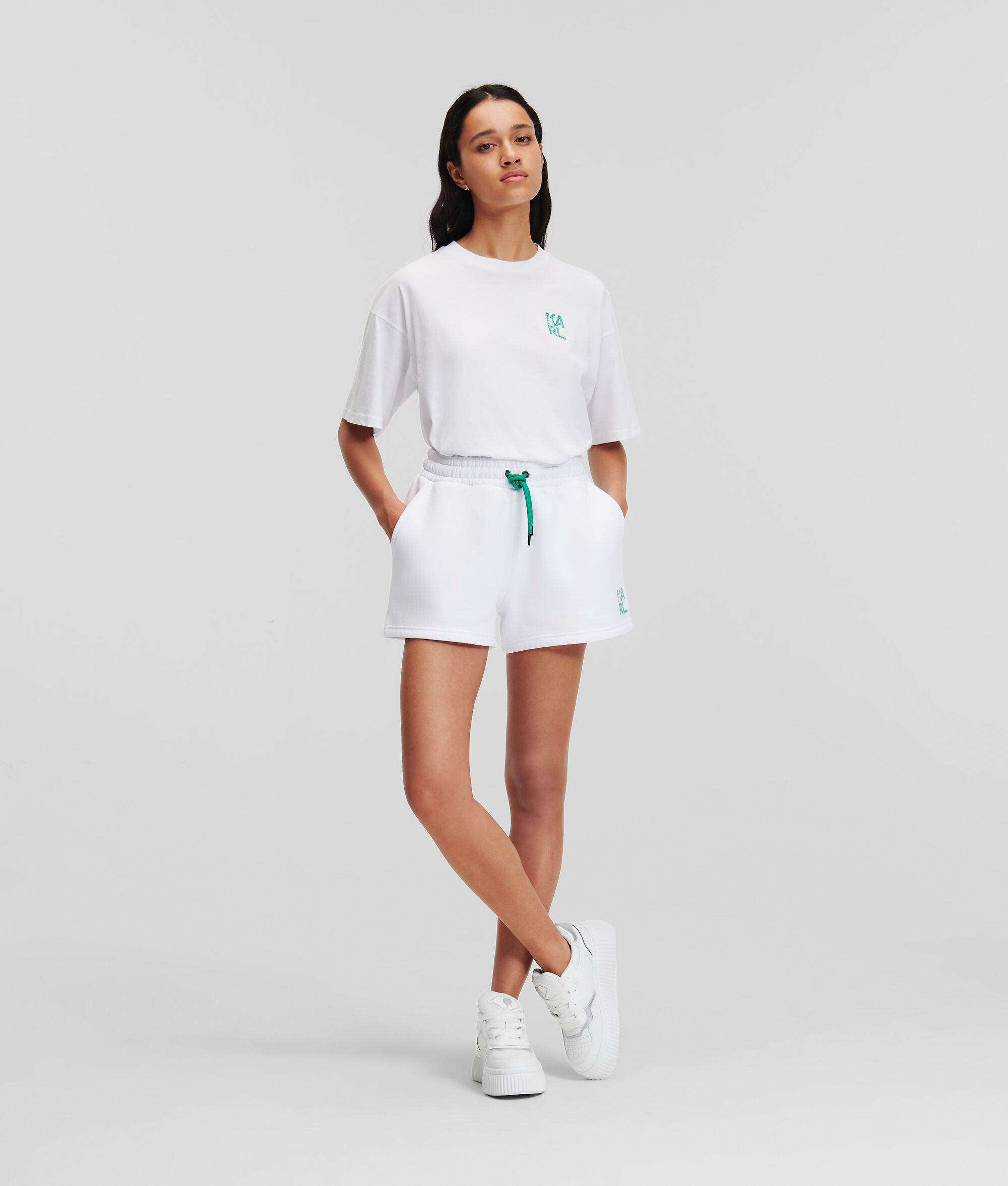 SHORT ATHLEISURE AVEC LOGO KARL