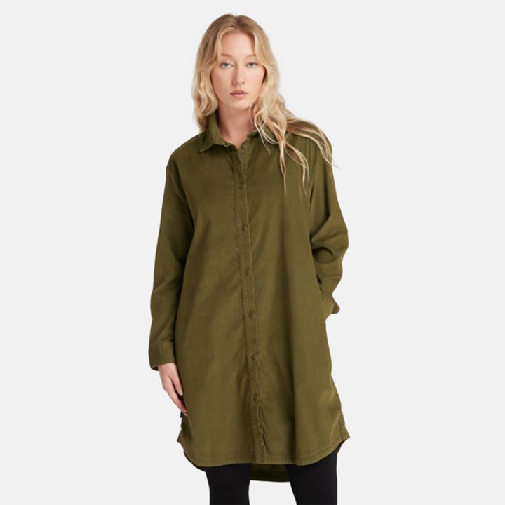 Vestido de veludo cotelê agulhado para mulheres na cor verde.