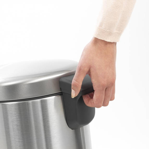 Brabantia newIcon pedaalemmer 12 liter met kunststof binnenemmer - Matt Steel Fingerprint Proof
