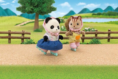 Sylvanian Families Lekesett Cycle & Skate Set Panda Girl