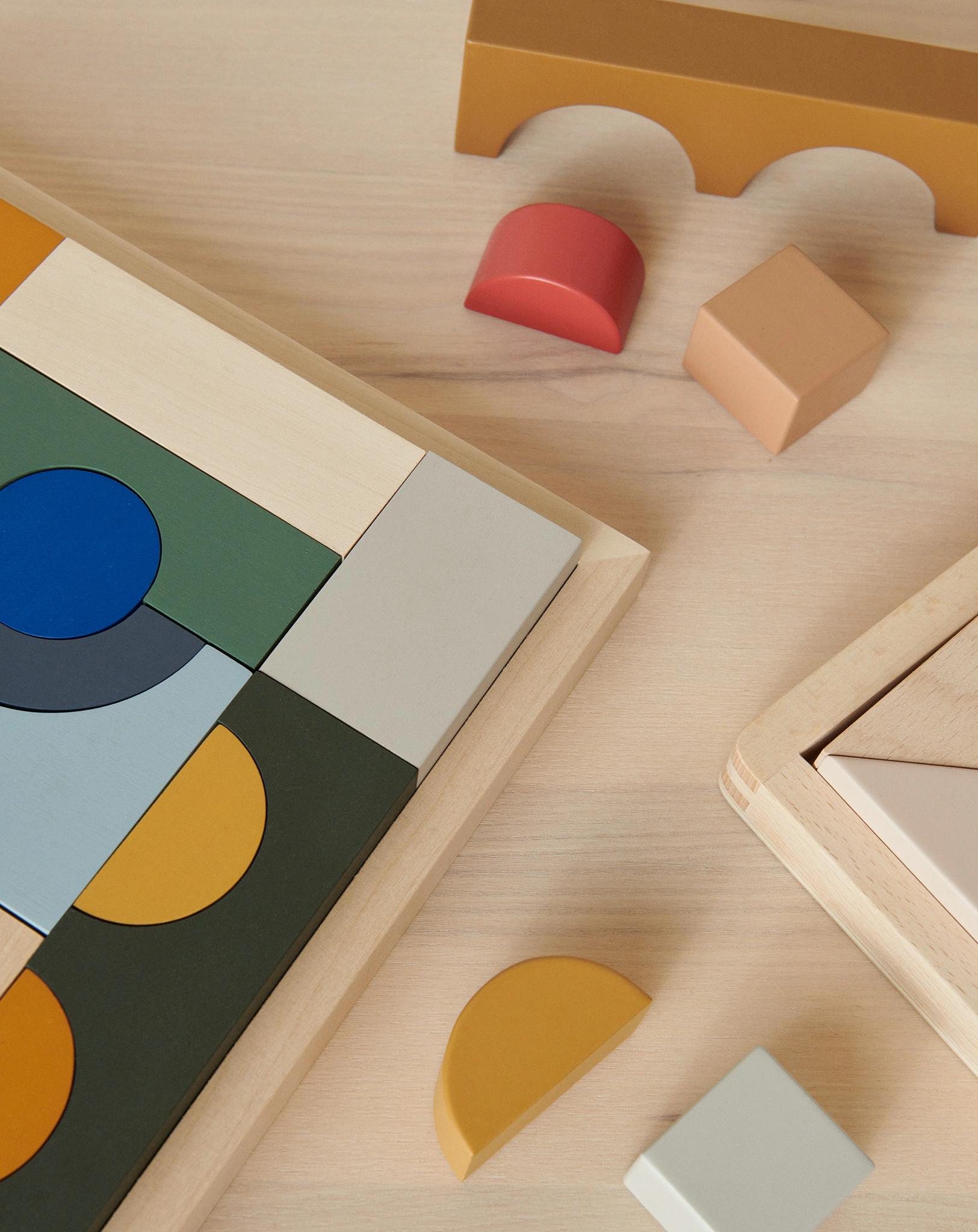 Holzpuzzle ISHAN 10-teilig in faune green