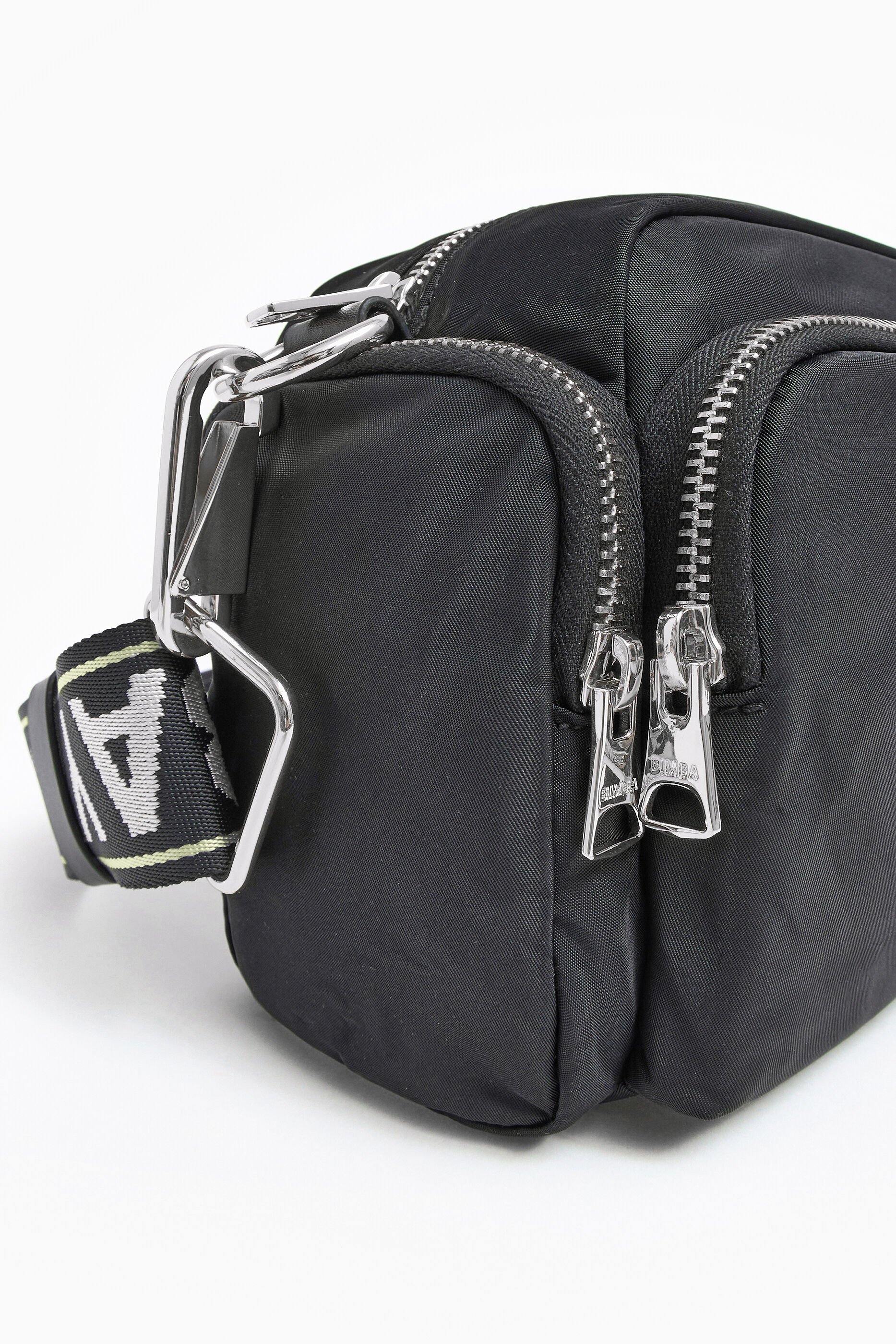 Bolsa de ombro M em nylon preto