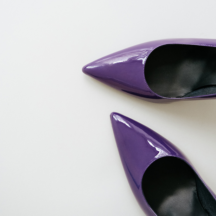 Escarpins à bouts pointus  en cuir vernis violet