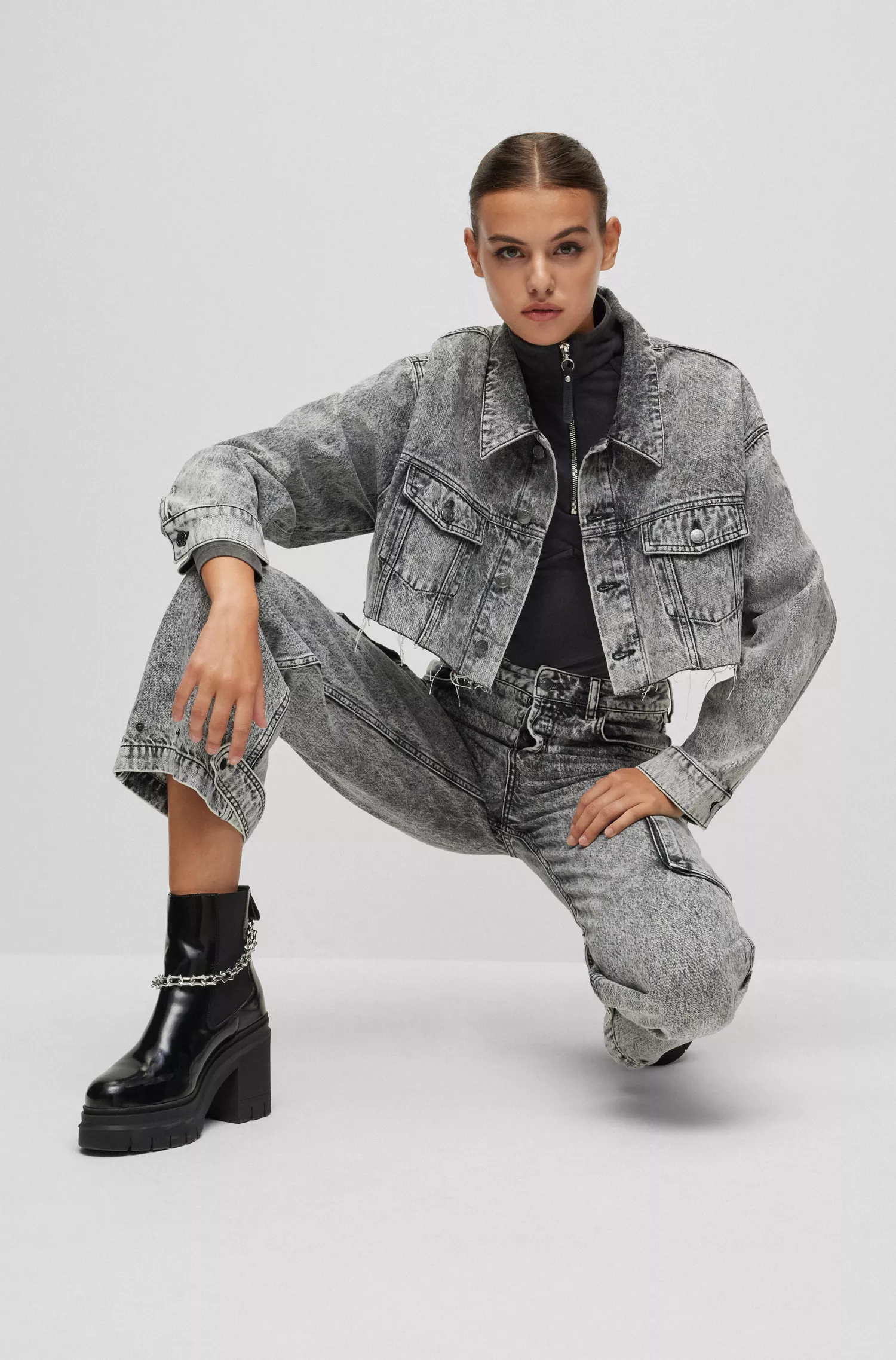 Jaqueta jeans cropped de modelagem relaxada HUGO Red-HUGO x Bella Poarch
