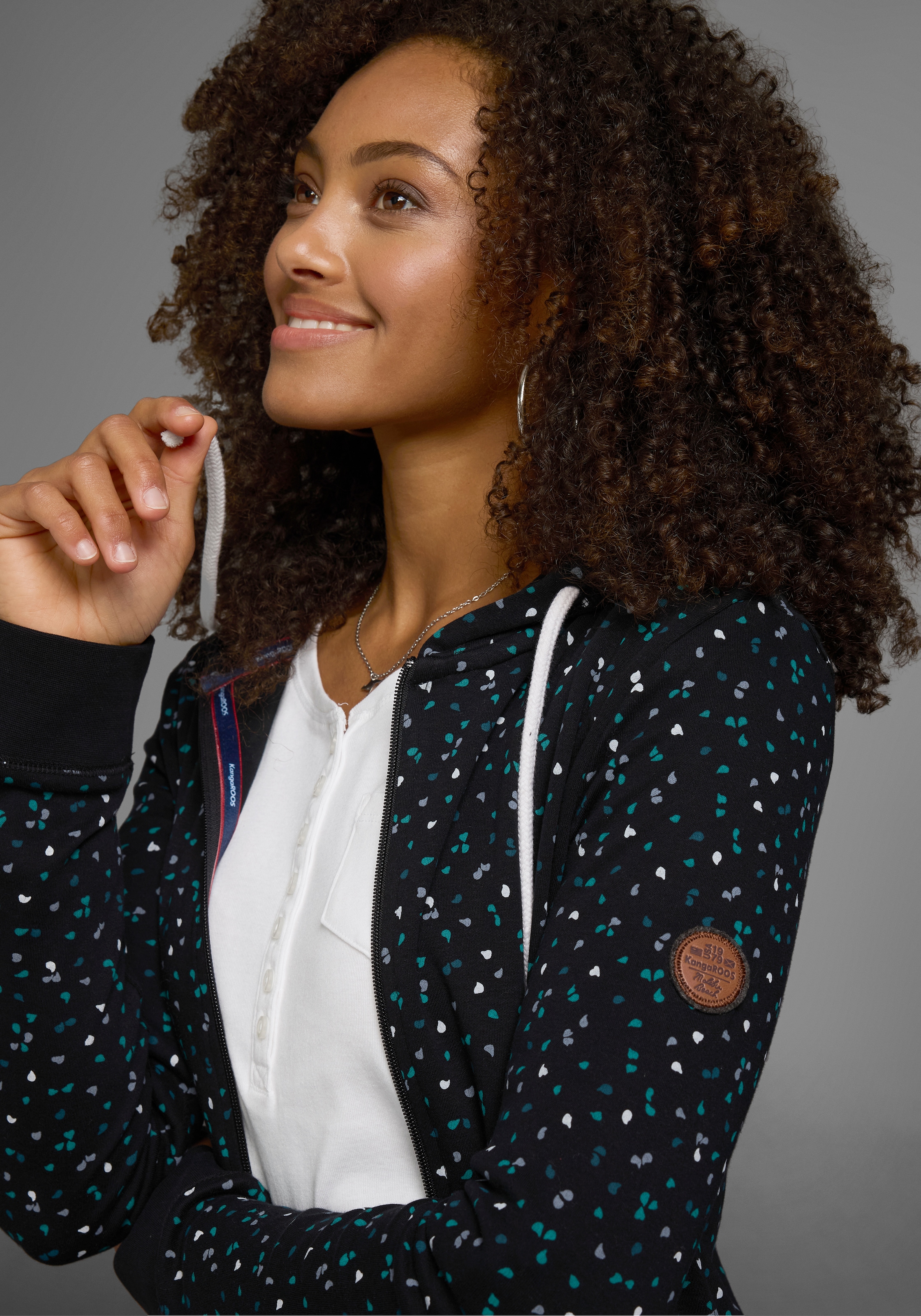 KangaROOS Kapuzensweatjacke , mit  sportlichem Minimal-Print
