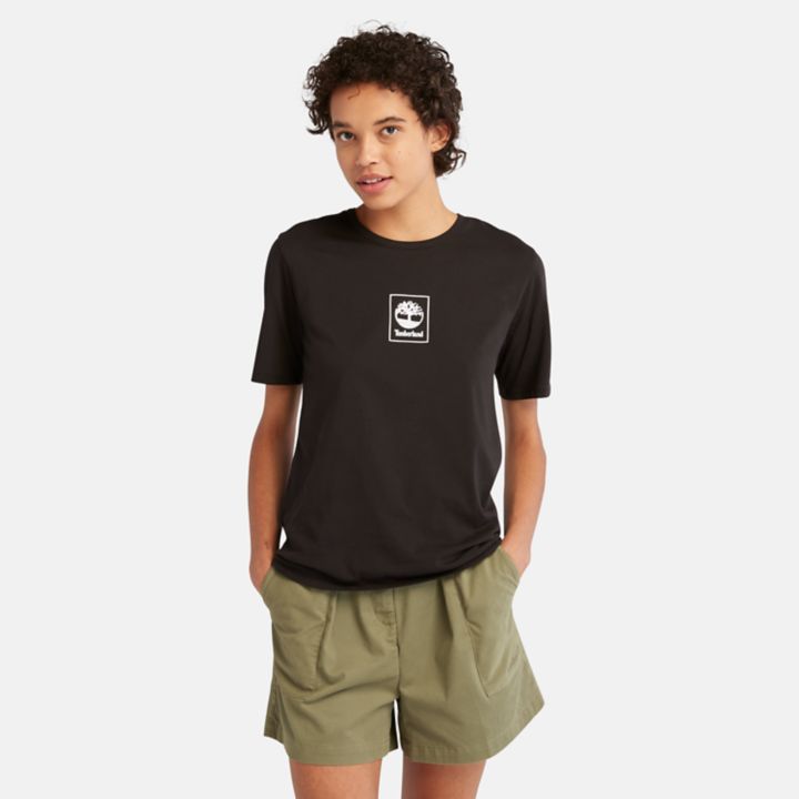 Camiseta feminina preta com logo da Stack