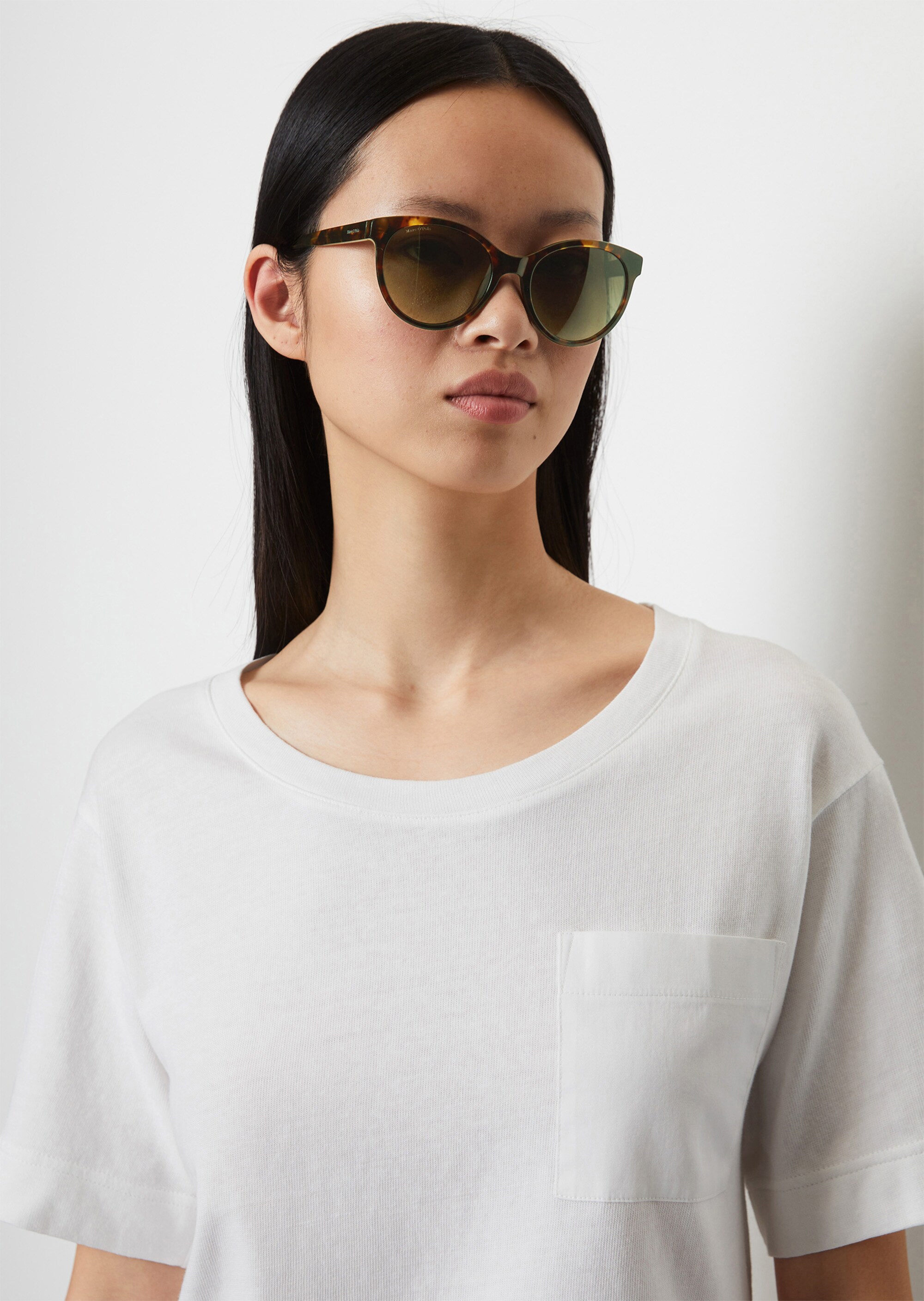 T-Shirt loosemit aufgesetzter Satin-Tasche