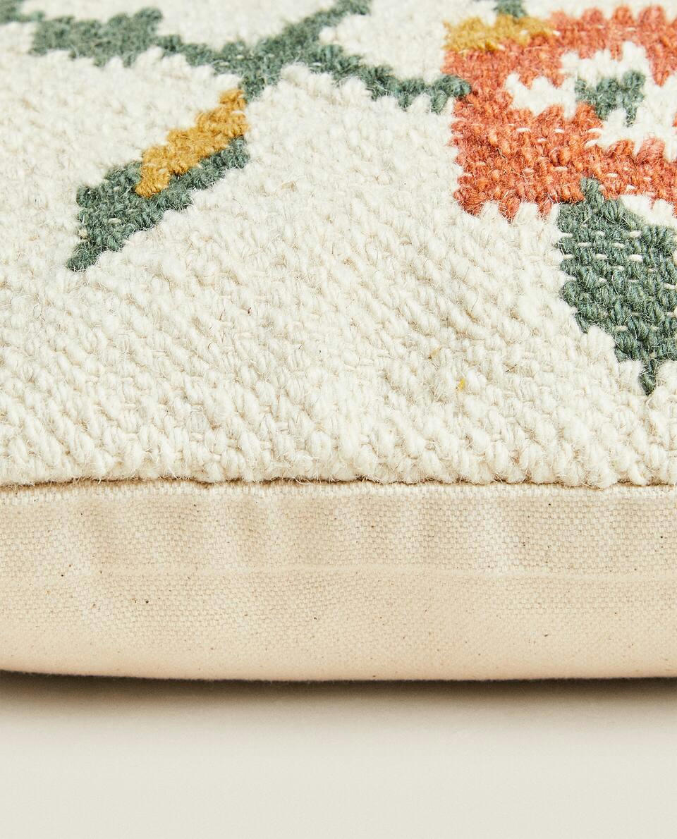 CAPA DE ALMOFADA COM ESTAMPA FLORAL