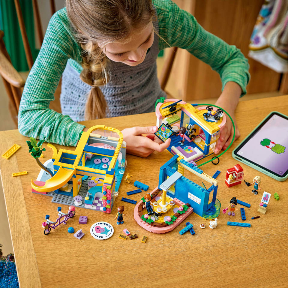 LEGO Friends Heartlake City clubhuis 42689