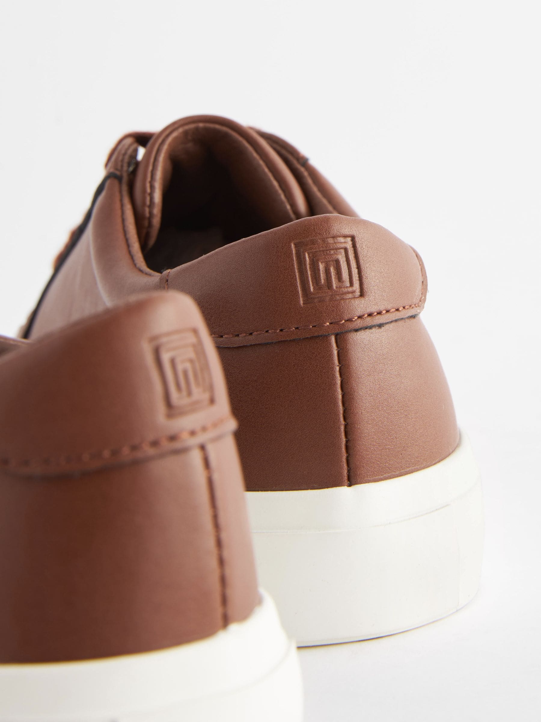 Lichtbruin - Sneakers met nette vetersluiting
