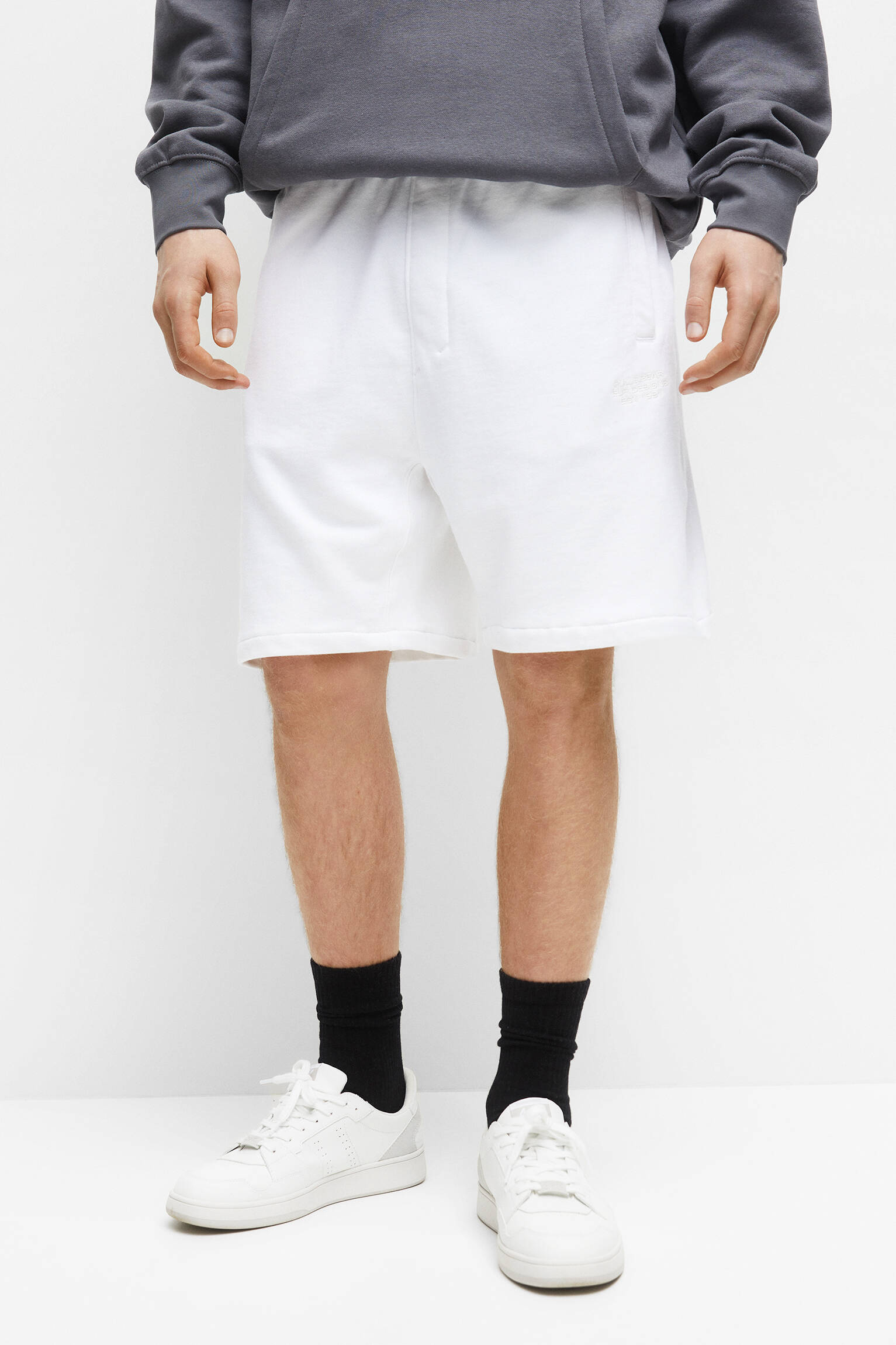 CONJUNTO DE MOLETOM BERMUDA JOGGER - BRANCO
