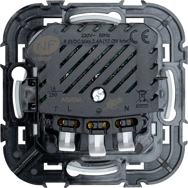 Prise avec terre Jacobsen Espen aluminium à composer + 2 USB-A + USB-C