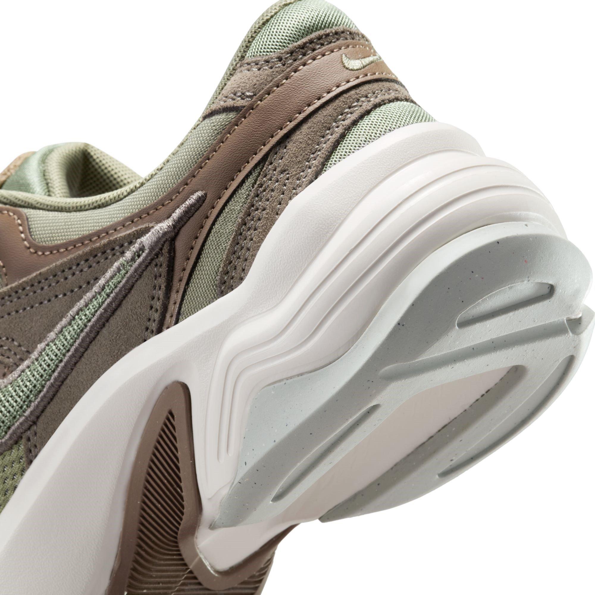Nike AL8