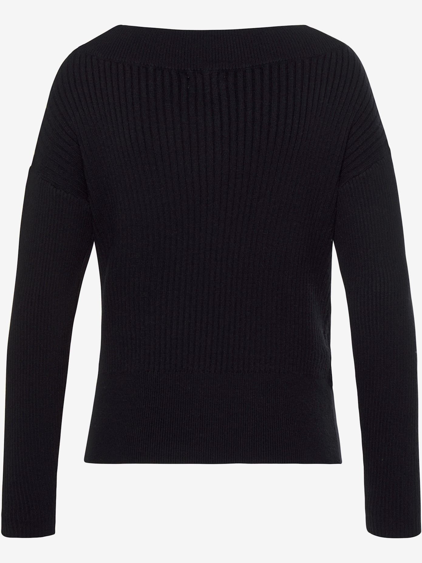 Pull en tricot encolure originale