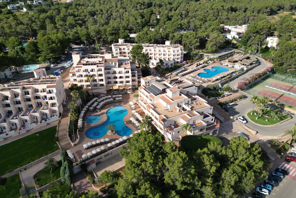Fly & Go Invisa Figueral Resort Cala Blanca, Hot. Trinidad Halfpension Plus - Hotel
