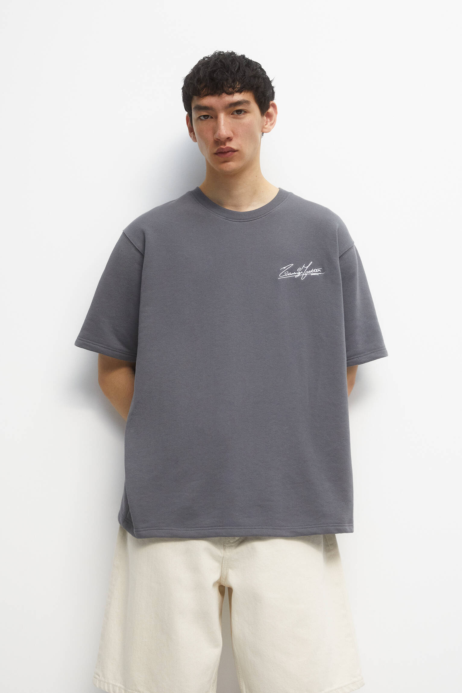 Camiseta de lã com bordado contrastante - Cinza Azulado