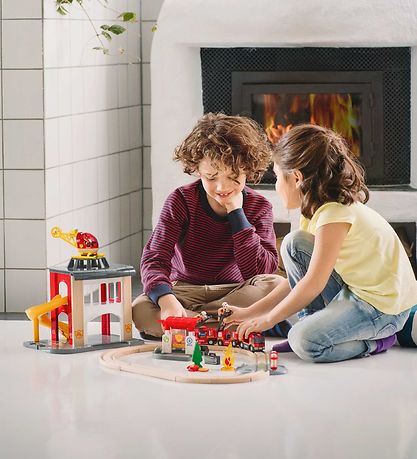 BRIO WoRød Togbane - 18 dele - Brandmand 33815