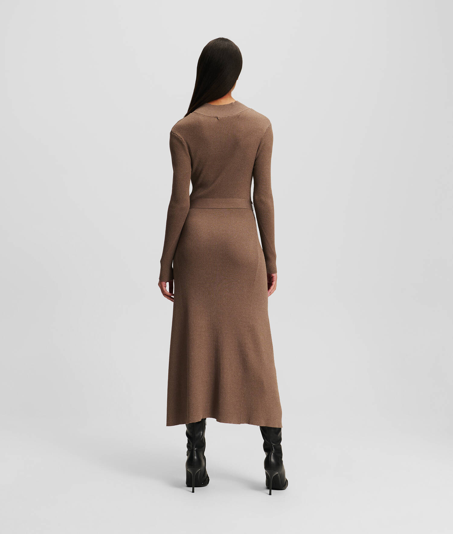 ROBE EN TRICOT CEINTURÉE À MANCHES LONGUES