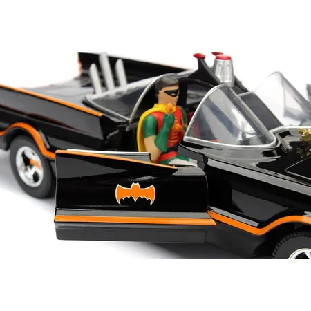 Jada Batman 1966 Classic Batmobile 1:24