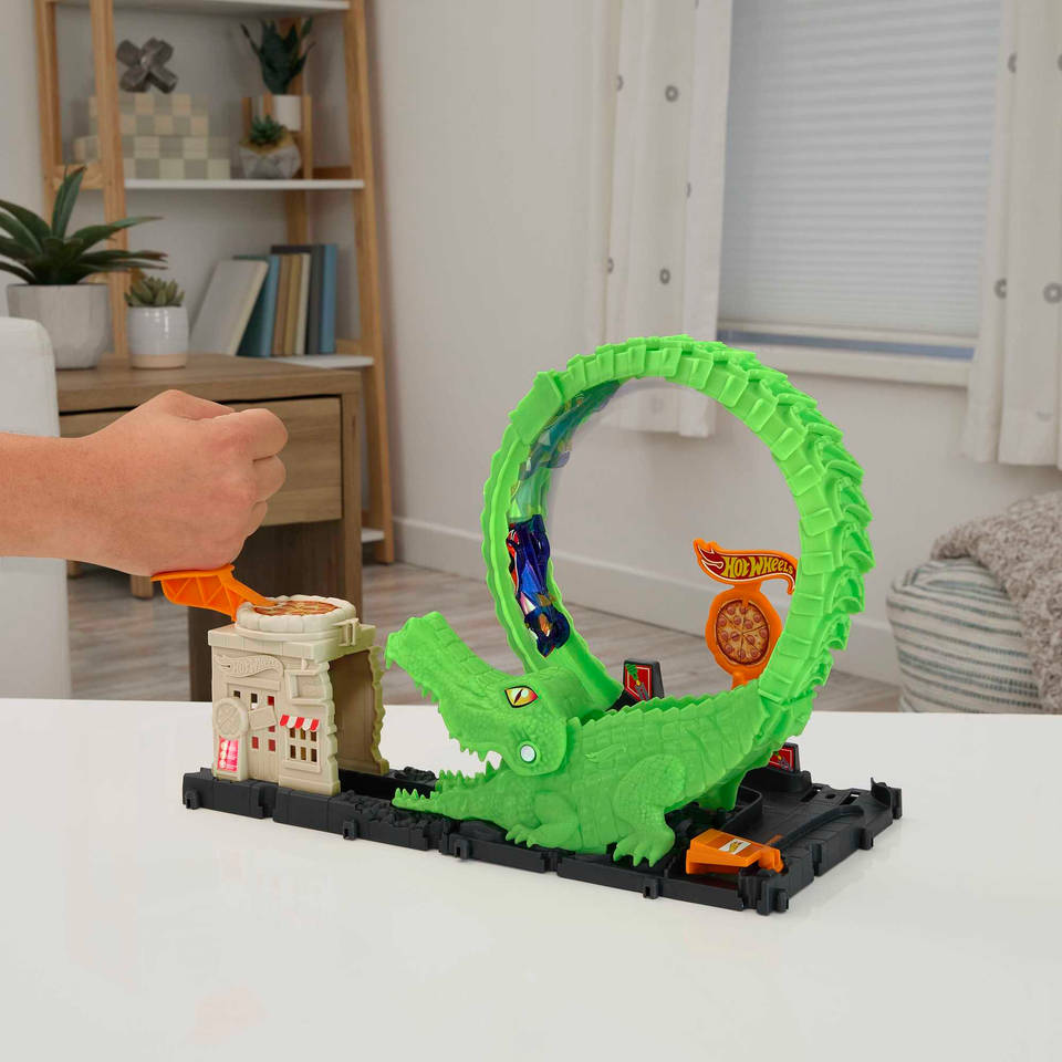 Hot Wheels City Looping krokodil in de aanval speelset