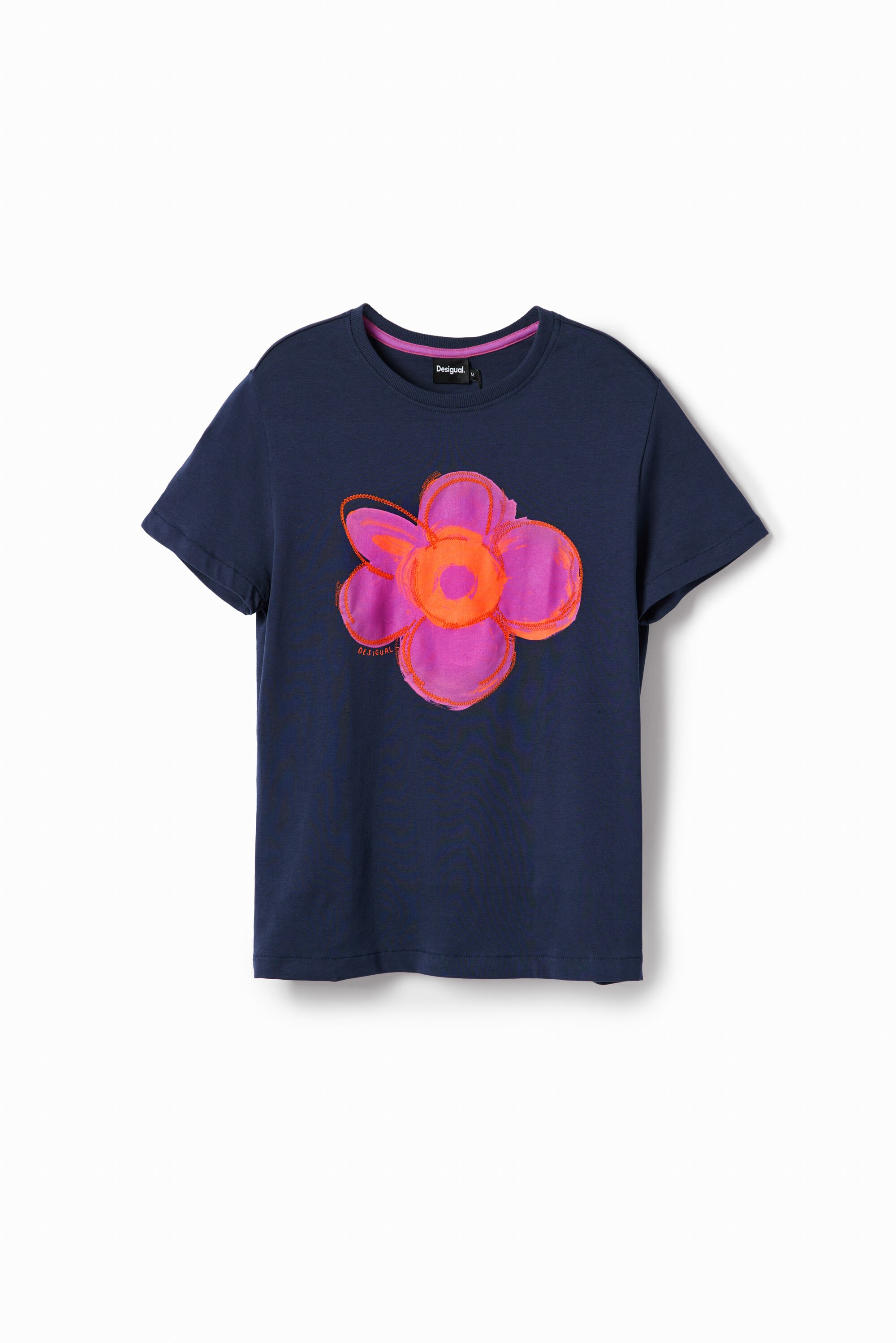 Camiseta com ilustração de flores